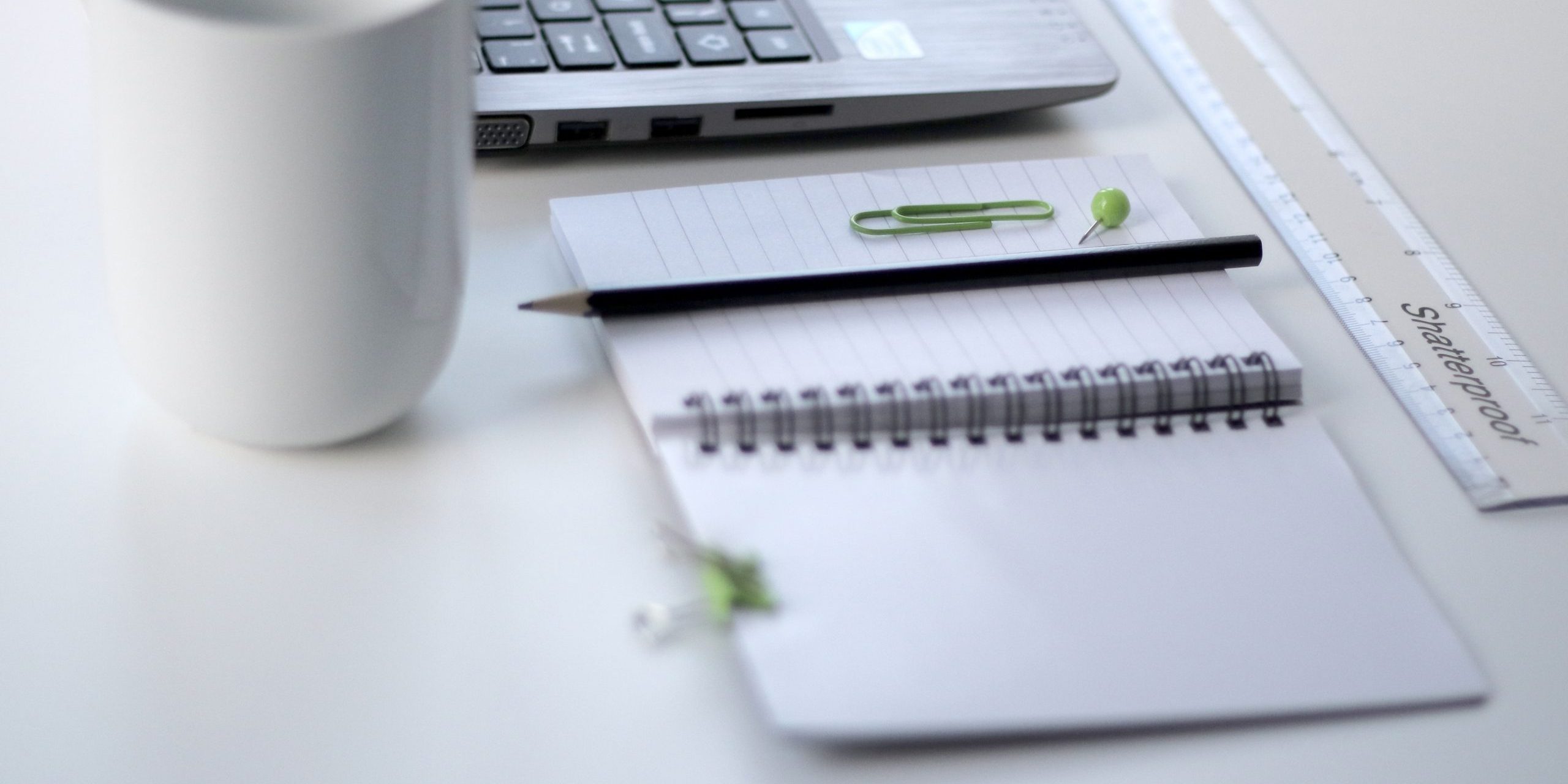 Cómo escribir buenos titulares en las notas de prensa.