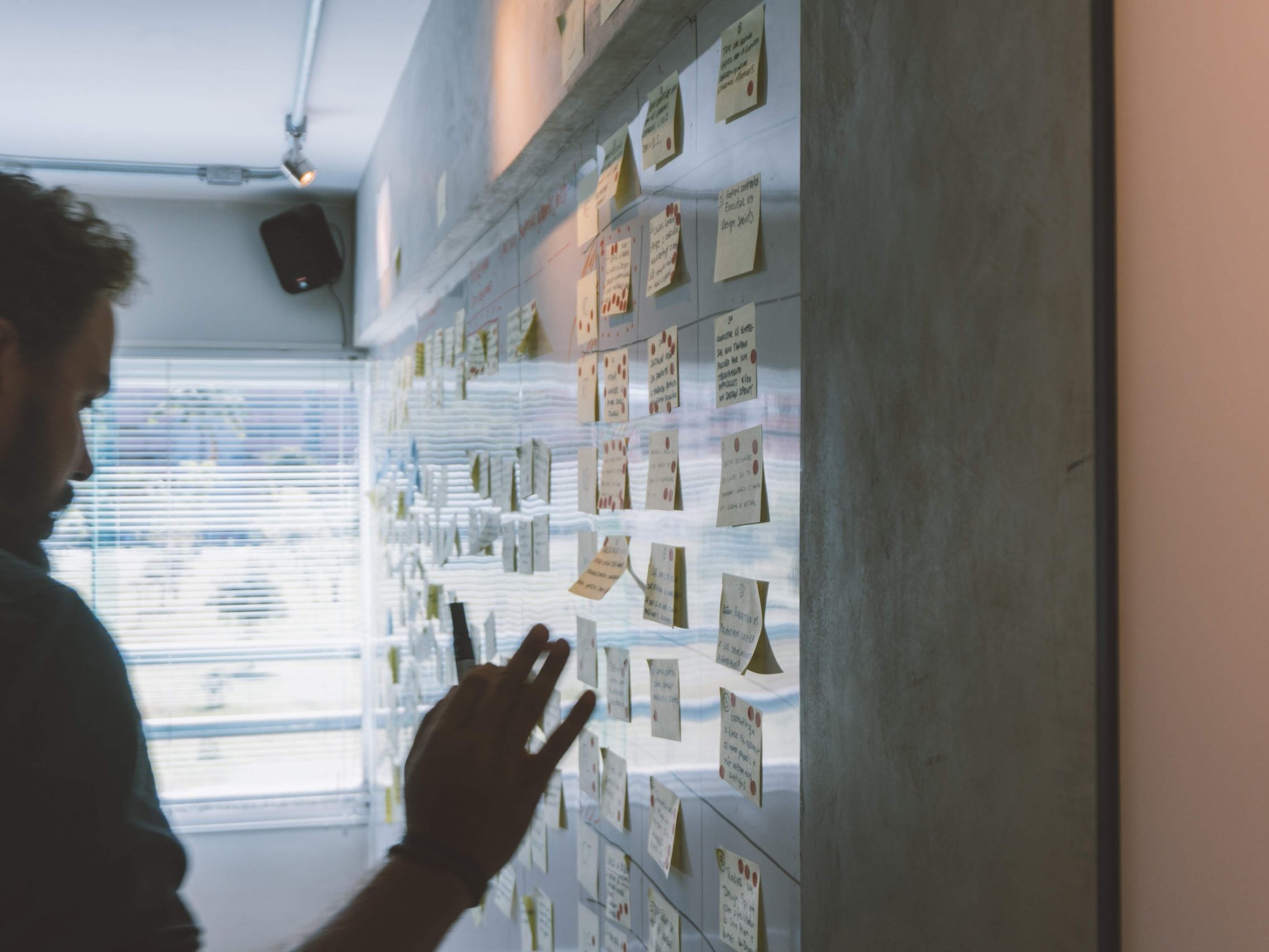 Cómo trabajan las agencias de comunicación en agosto.
