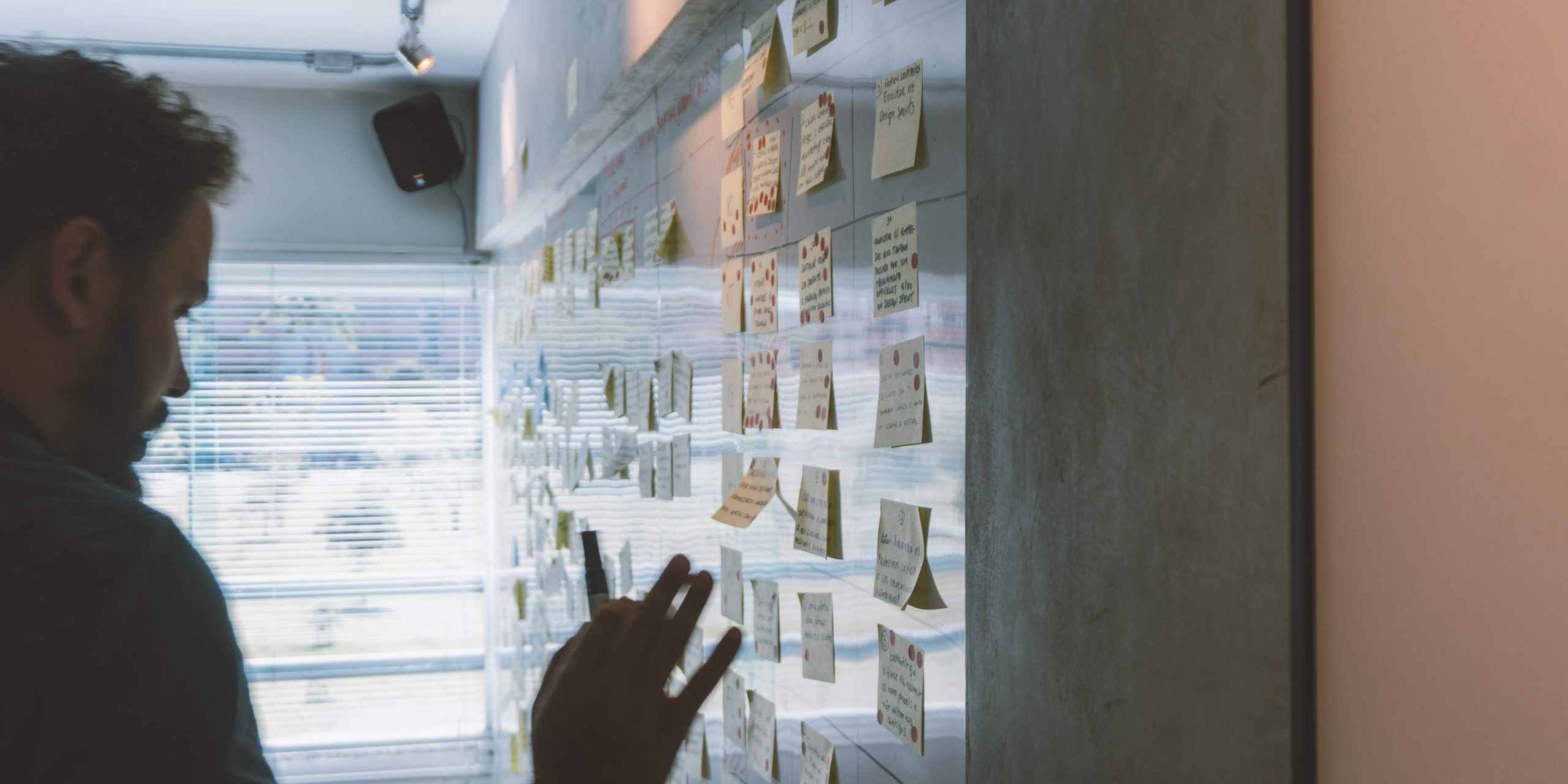 Cómo trabajan las agencias de comunicación en agosto.